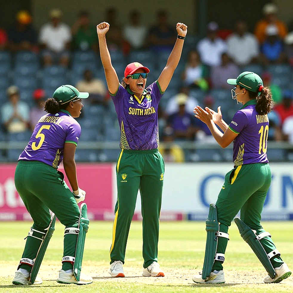 Dew, Toss and the Hybrid Model: Why Home Advantage Died in Asian Cricket Dew, Toss and the Hybrid Model: Why Home Advantage Died in Asian Cricket