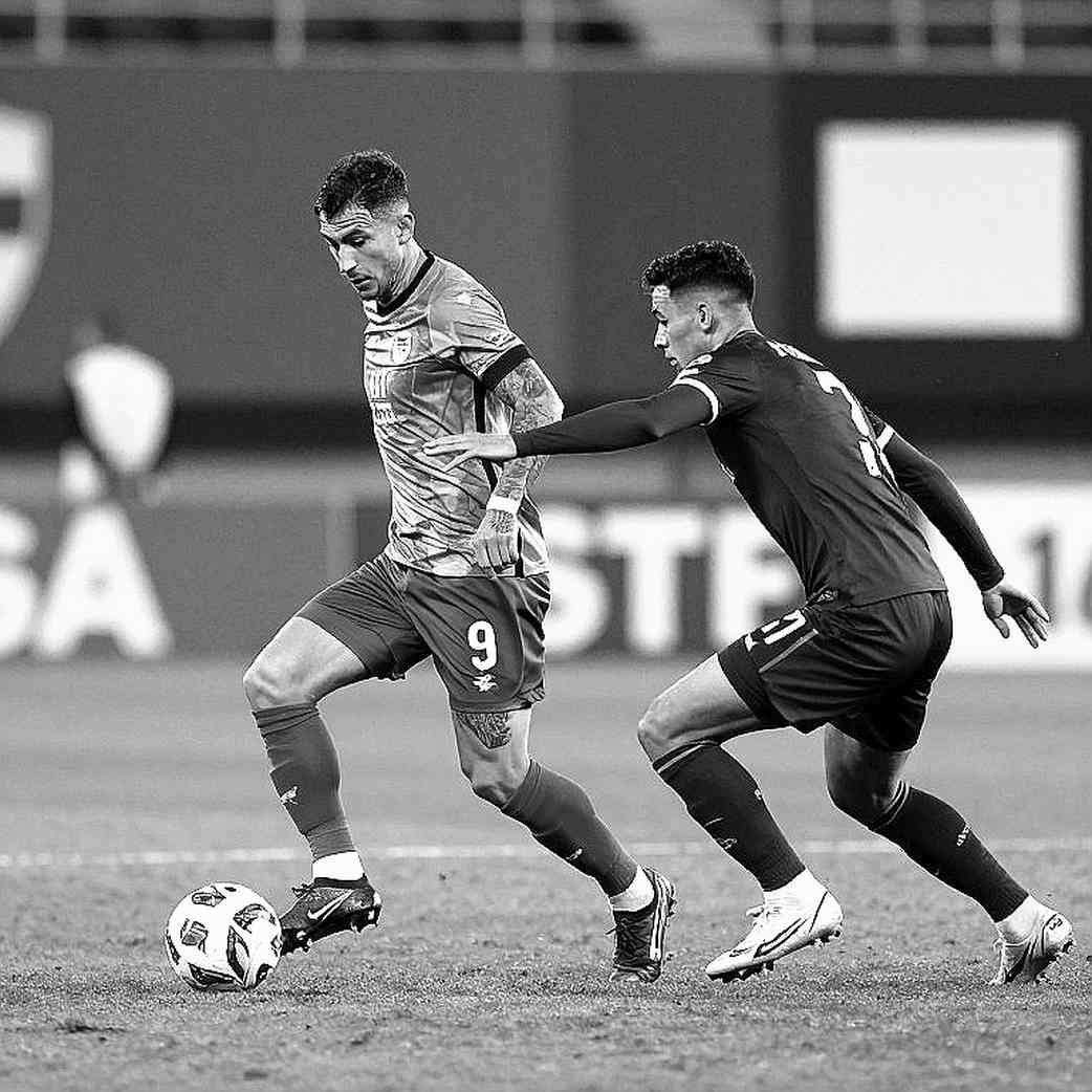 খালি লেজার: ফুটবলের ডেটা পাইপলাইন যেভাবে তথ্য হারায়, আর ব্লকচেইন কেন তা ফেরাতে পারে না খালি লেজার: ফুটবলের ডেটা পাইপলাইন যেভাবে তথ্য হারায়, আর ব্লকচেইন কেন তা ফেরাতে পারে না